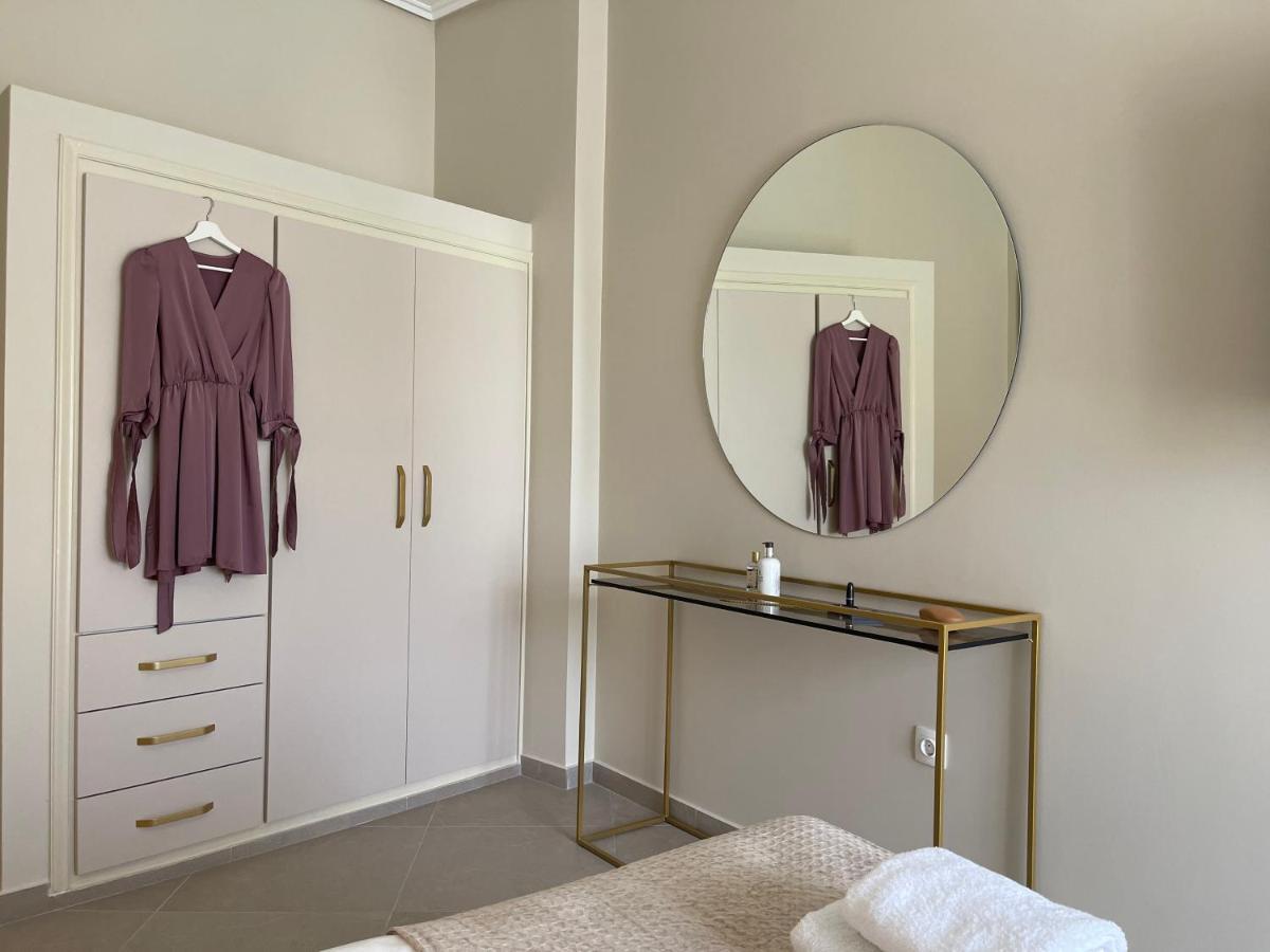 Helen Hotel Poros Town Екстер'єр фото