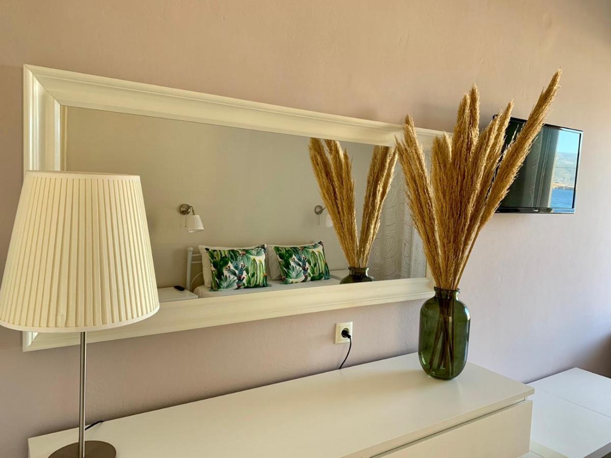 Helen Hotel Poros Town Екстер'єр фото