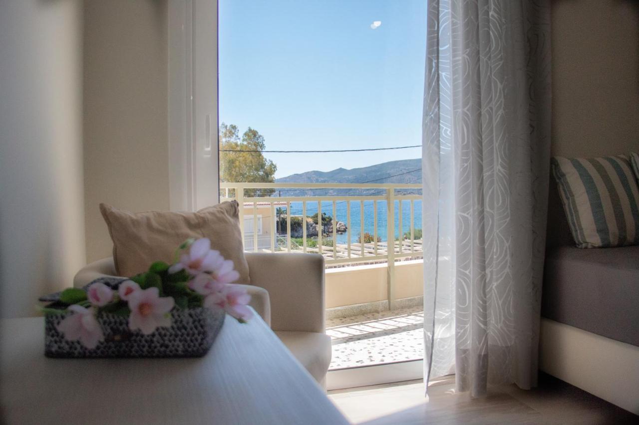 Helen Hotel Poros Town Екстер'єр фото