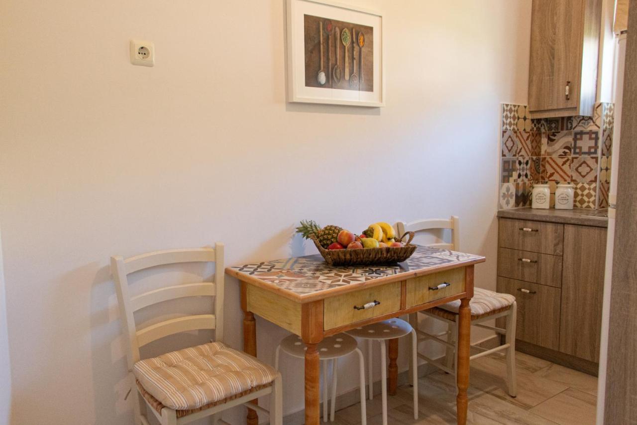 Helen Hotel Poros Town Екстер'єр фото