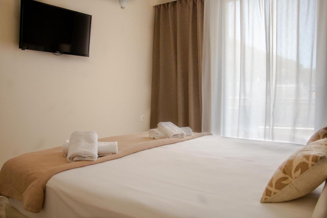 Helen Hotel Poros Town Екстер'єр фото